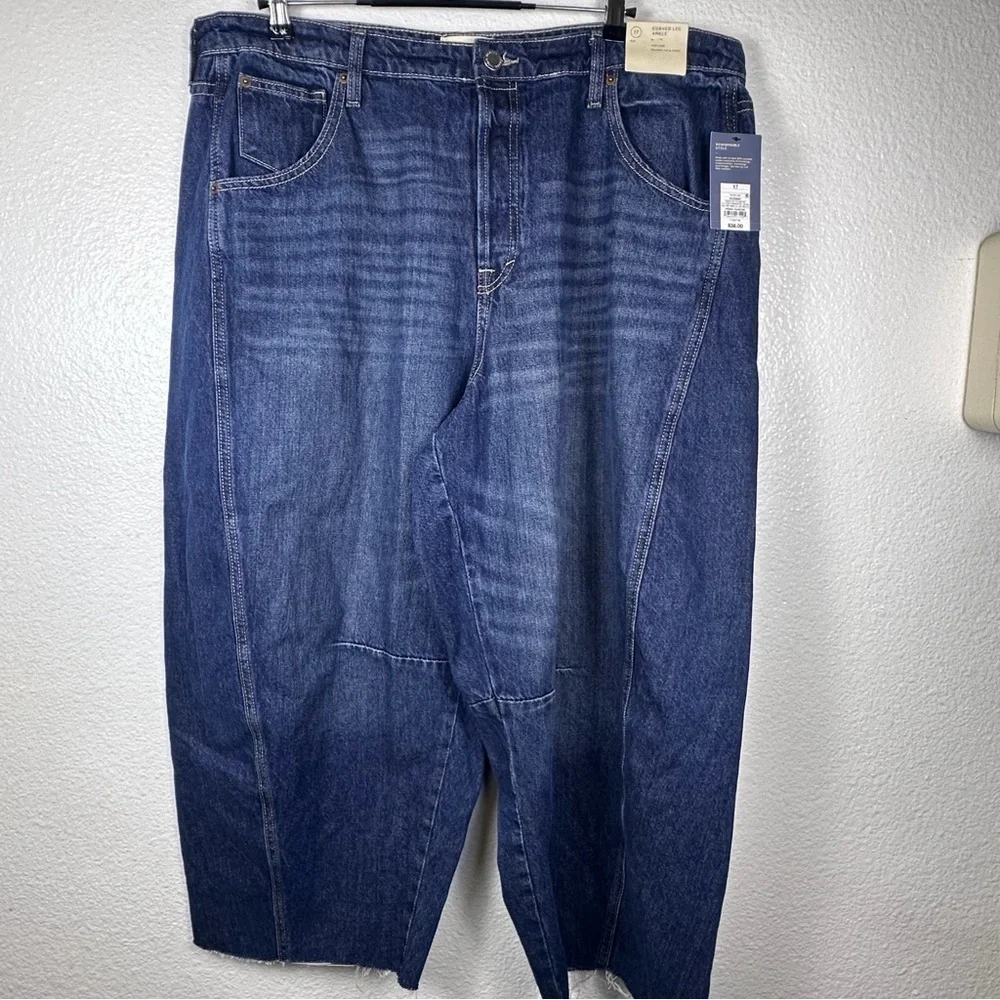 Universal Thread Women's High Rise Curved Leg Ankle Blue Denim 17R